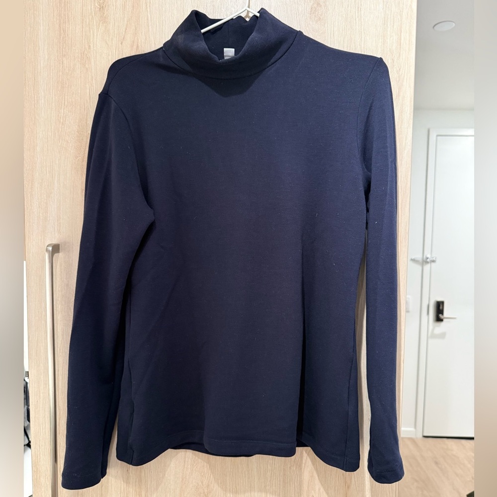 NEVER WORN: Uniqlo Heat Tech ULTRA WARM top; size large, dark blue